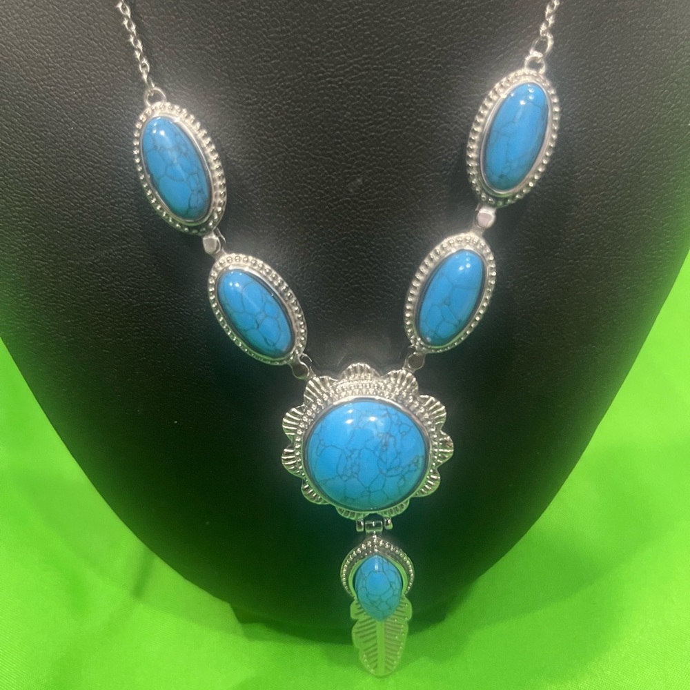 Blue howlite Necklace in stainless steel 18 in 33.70 ctw